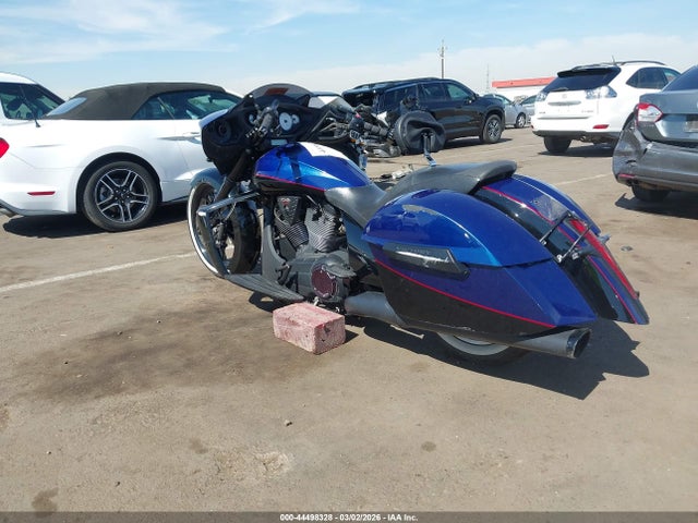 Victory Motorcycles Cross Country 2014 5VPDW36N8E3027751 Image 3