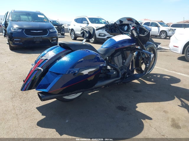 Victory Motorcycles Cross Country 2014 5VPDW36N8E3027751 Image 4