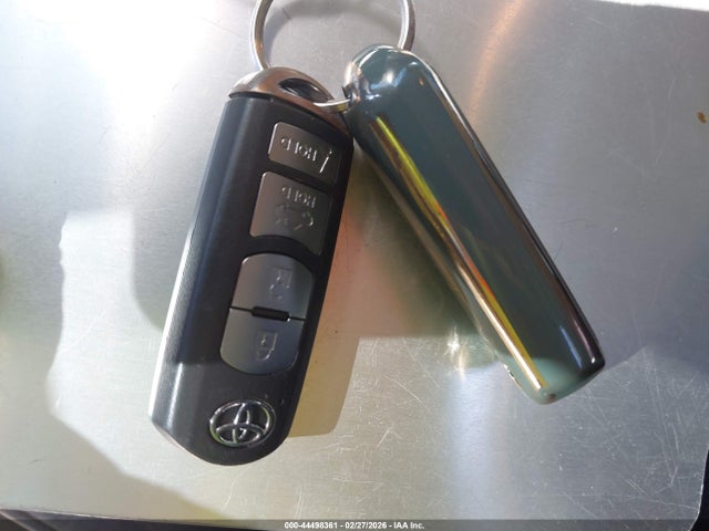 3MYDLBYV4KY507644 Toyota YARIS LE