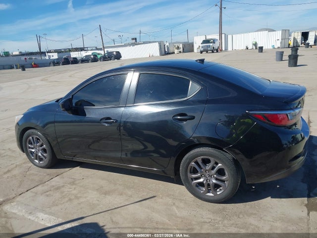 3MYDLBYV4KY507644 Toyota YARIS LE