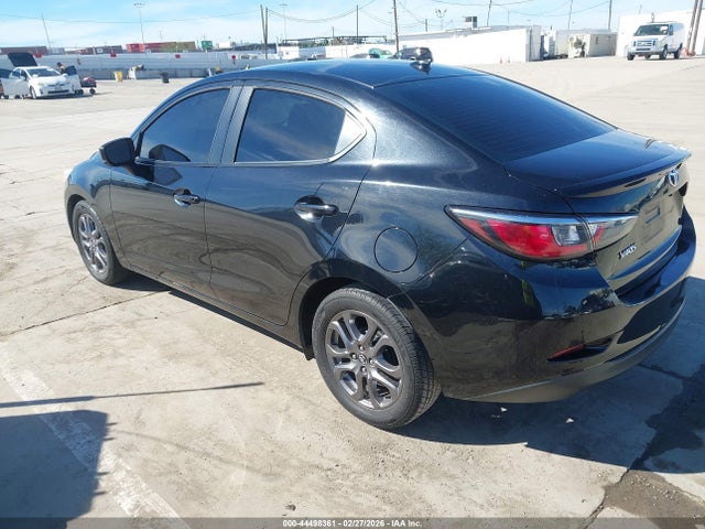 3MYDLBYV4KY507644 Toyota YARIS LE