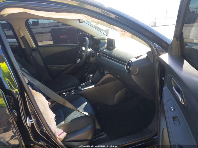 3MYDLBYV4KY507644 Toyota YARIS LE