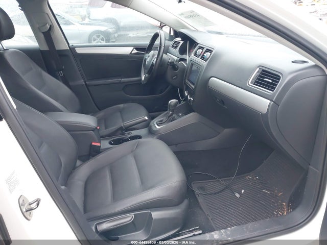 44498409 :رقم المزاد ، 3VWLZ7AJ3BM379799 vin ، 2011 Volkswagen Jetta 2.5l Sel مزاد بيع