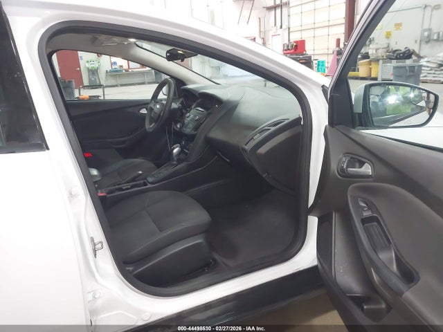 1FADP3K2XGL364289 Ford FOCUS SE