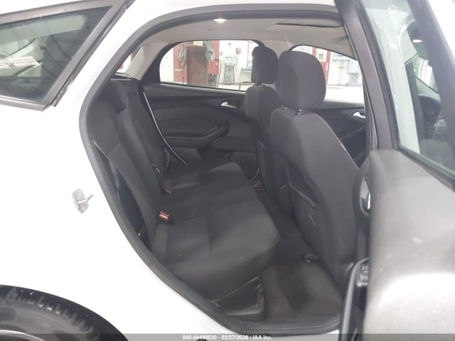 1FADP3K2XGL364289 Ford FOCUS SE
