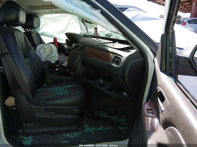 2013 CHEVROLET TAHOE 1GNSCBE03DR266531 Photo 4