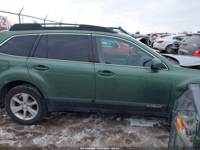 44498664 :رقم المزاد ، 4S4BRBDC3E3305296 vin ، 2014 Subaru Outback 2.5i Premium مزاد بيع