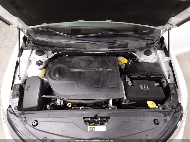 44498909 :رقم المزاد ، 1C3CCCDG3FN673829 vin ، 2015 Chrysler 200 S مزاد بيع
