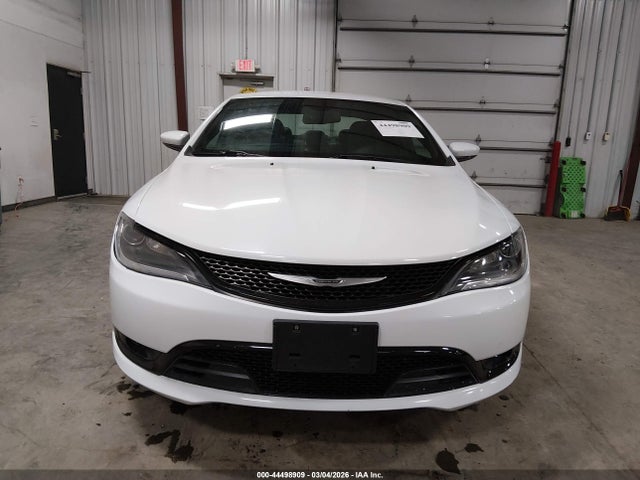 44498909 :رقم المزاد ، 1C3CCCDG3FN673829 vin ، 2015 Chrysler 200 S مزاد بيع