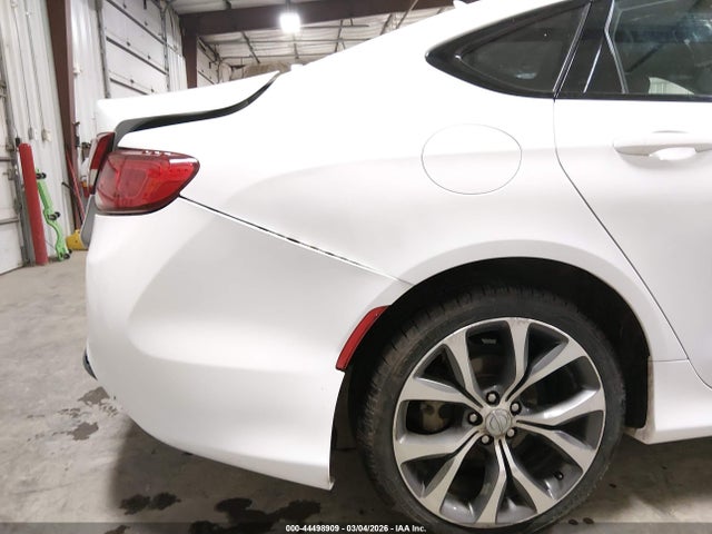 44498909 :رقم المزاد ، 1C3CCCDG3FN673829 vin ، 2015 Chrysler 200 S مزاد بيع