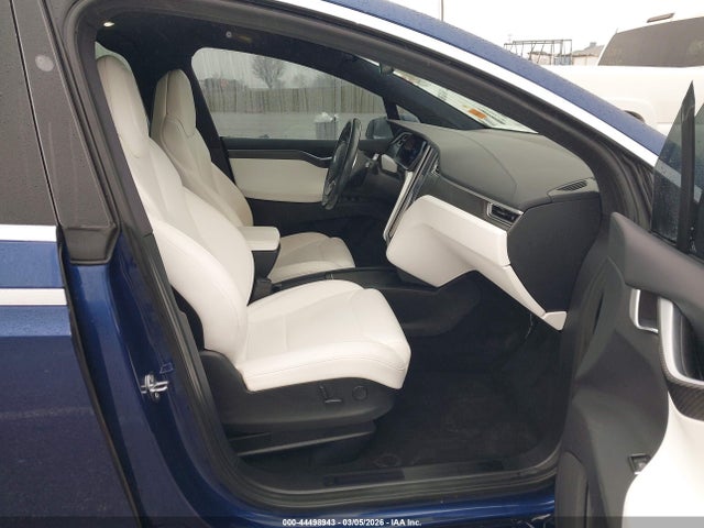 Продаж на аукціоні авто 2017 Tesla Model X 100d/75d/90d, vin: 5YJXCBE26HF077478, номер лоту: 44498943