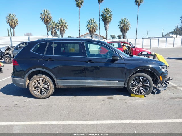 2018 Volkswagen Tiguan 2.0t Se/2.0t Sel მანქანა იყიდება აუქციონზე, vin: 3VV2B7AX5JM215638, აუქციონის ნომერი: 44499018