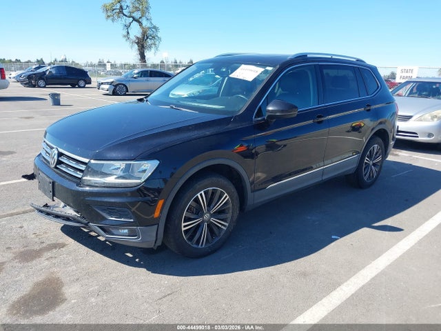 2018 Volkswagen Tiguan 2.0t Se/2.0t Sel მანქანა იყიდება აუქციონზე, vin: 3VV2B7AX5JM215638, აუქციონის ნომერი: 44499018
