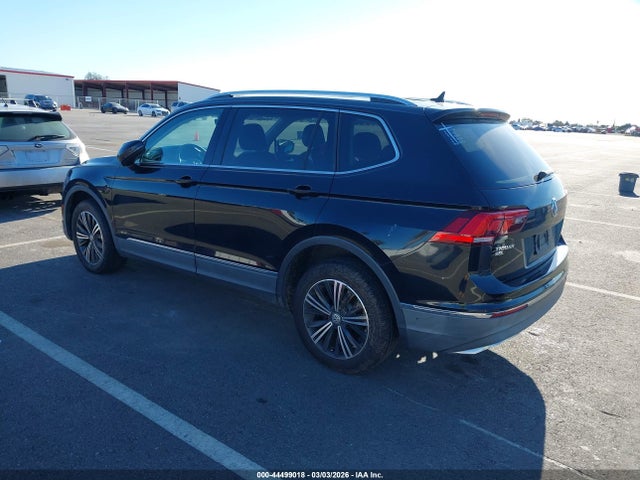 2018 Volkswagen Tiguan 2.0t Se/2.0t Sel მანქანა იყიდება აუქციონზე, vin: 3VV2B7AX5JM215638, აუქციონის ნომერი: 44499018