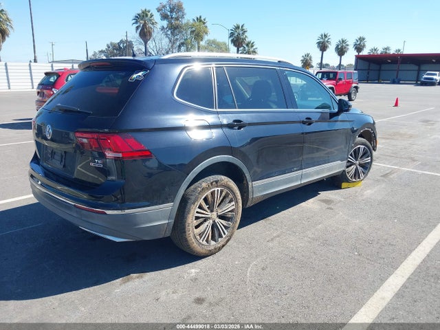 2018 Volkswagen Tiguan 2.0t Se/2.0t Sel მანქანა იყიდება აუქციონზე, vin: 3VV2B7AX5JM215638, აუქციონის ნომერი: 44499018