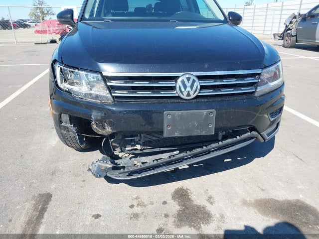2018 Volkswagen Tiguan 2.0t Se/2.0t Sel მანქანა იყიდება აუქციონზე, vin: 3VV2B7AX5JM215638, აუქციონის ნომერი: 44499018