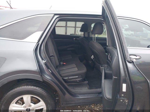 Продажа на аукционе авто 2022 Kia Sorento Lx, vin: 5XYRG4LC9NG137021, номер лота: 44499101