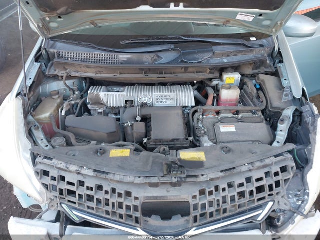 JTDZN3EU1E3320553 Toyota Prius V Three