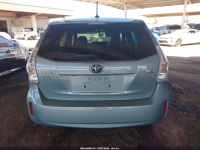 JTDZN3EU1E3320553 Toyota Prius V Three