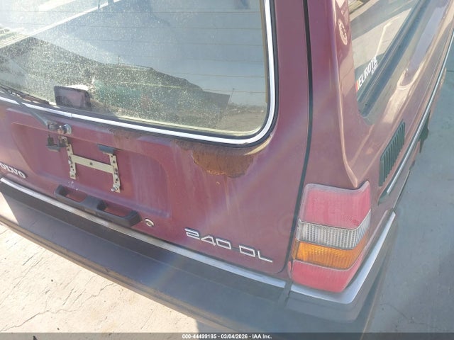 1990 Volvo 240 Dl მანქანა იყიდება აუქციონზე, vin: YV1AA8850L1870291, აუქციონის ნომერი: 44499185