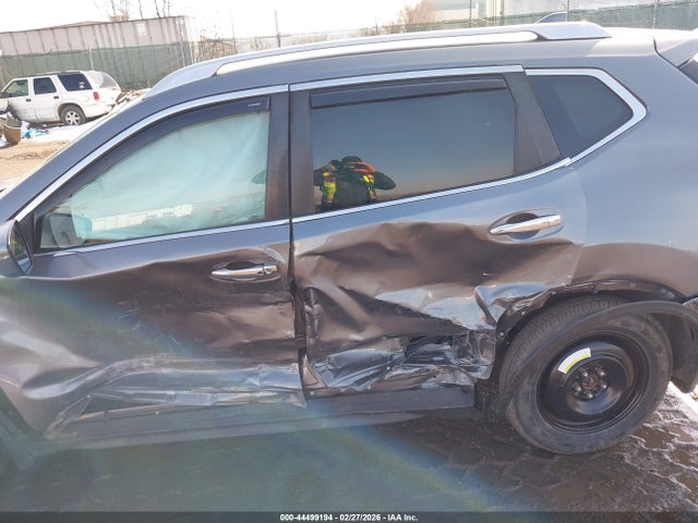 KNMAT2MV0HP607595 Nissan ROGUE SV