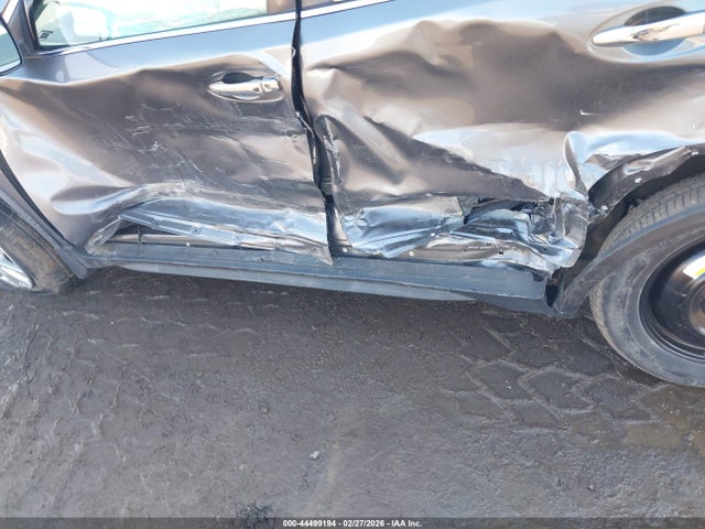 KNMAT2MV0HP607595 Nissan ROGUE SV