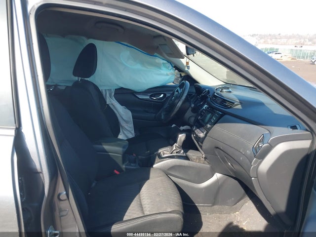 KNMAT2MV0HP607595 Nissan ROGUE SV