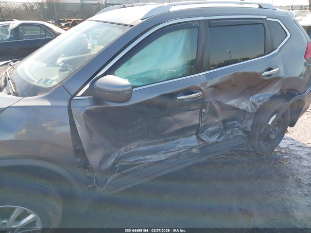 KNMAT2MV0HP607595 Nissan ROGUE SV