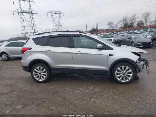 1FMCU9HD7KUA43898 Ford ESCAPE SEL