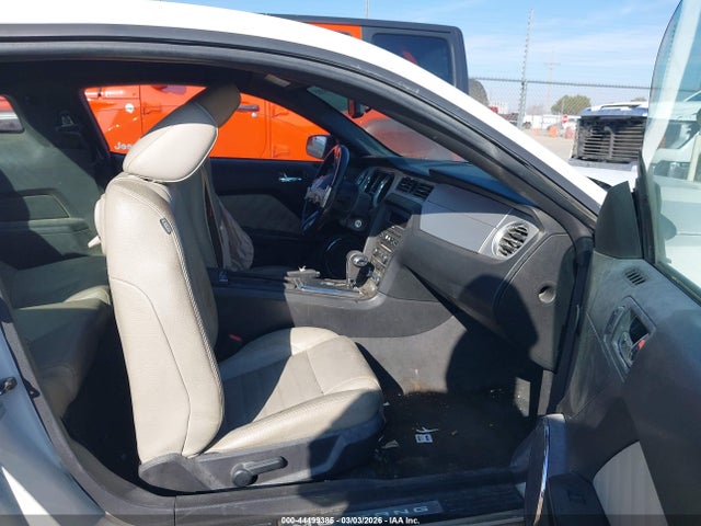 2012 Ford Mustang V6 Premium მანქანა იყიდება აუქციონზე, vin: 1ZVBP8AM5C5208206, აუქციონის ნომერი: 44499385
