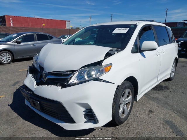 Toyota SIENNA LE 2020 5TDKZ3DC8LS046780 Image 2