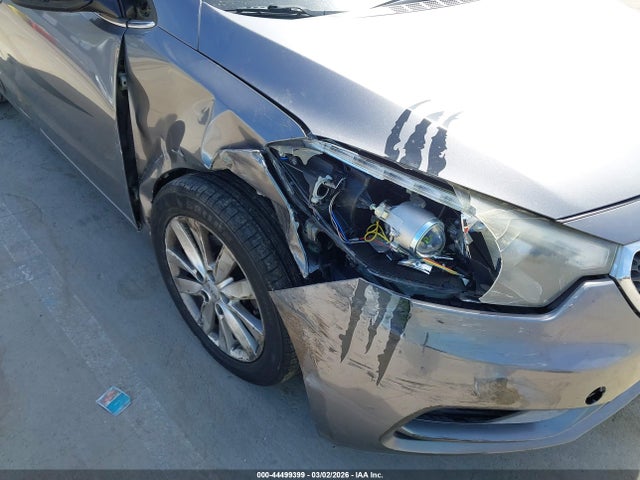 KNAFX5A8XF5302685 KIA FORTE EX