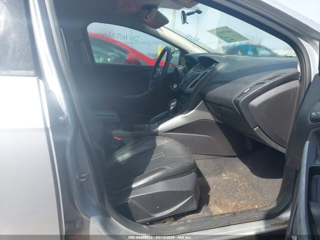 1FADP3K2XEL141537 Ford FOCUS SE