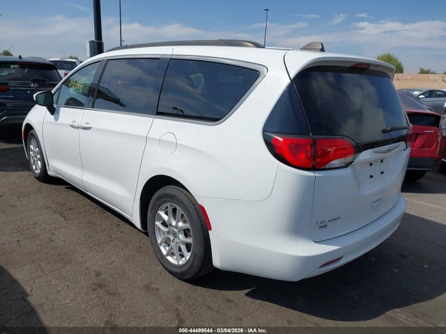 2021 CHRYSLER VOYAGER 2C4RC1DG5MR526230 Photo 2