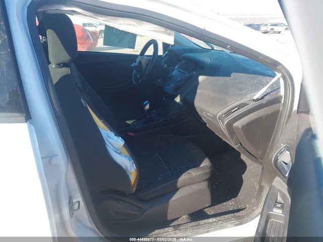 44499577 :رقم المزاد ، 1FADP3K2XGL320406 vin ، 2016 Ford Focus Se مزاد بيع