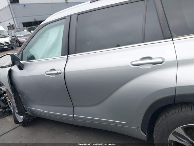 44499601 :رقم المزاد ، 5TDKBRCH6PS118165 vin ، 2023 Toyota Highlander Hybrid Xle مزاد بيع