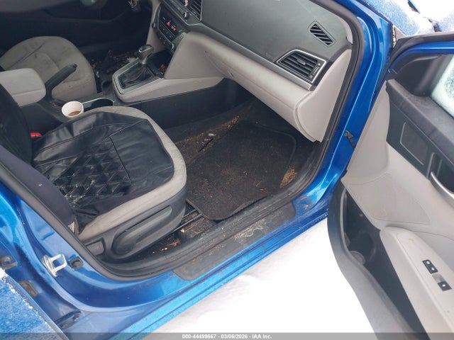 5NPD74LF1JH294534 Hyundai ELANTRA SE