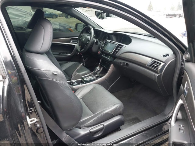 Honda Accord Touring 2016 1HGCT2B09GA006852 Image 18