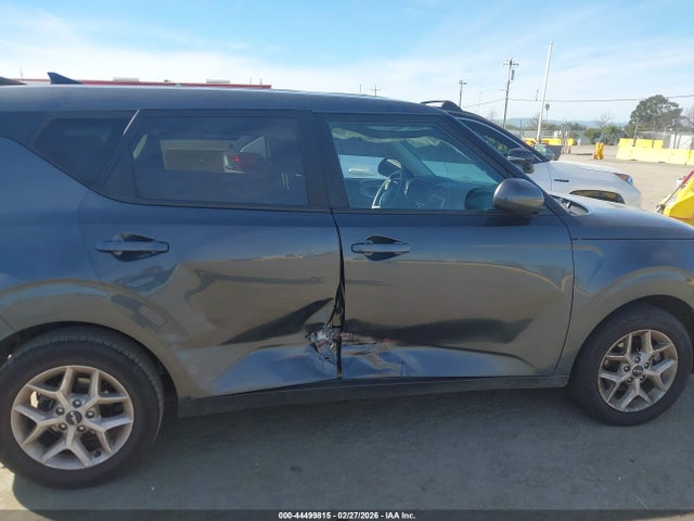 KNDJ23AU6P7881287 KIA SOUL LX
