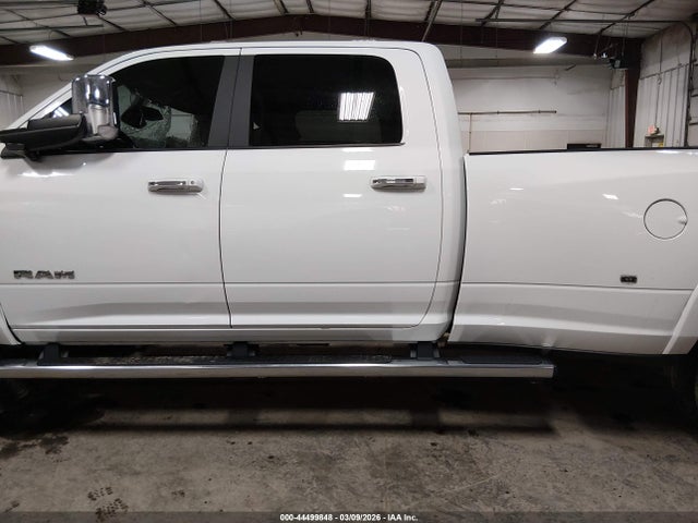44499848 :رقم المزاد ، 3C63RRJL5NG334437 vin ، 2022 Ram 3500 Laramie  4x4 8' Box مزاد بيع
