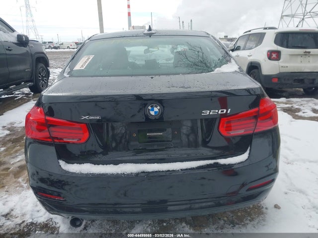 44499865 :رقم المزاد ، WBA8E5G57HNU22815 vin ، 2017 Bmw 320i Xdrive مزاد بيع