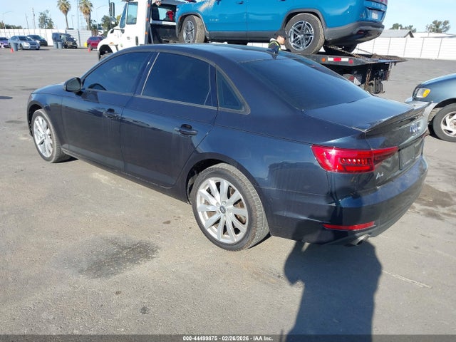 2017 AUDI A4 WAUGNAF41HN026621 Photo 2