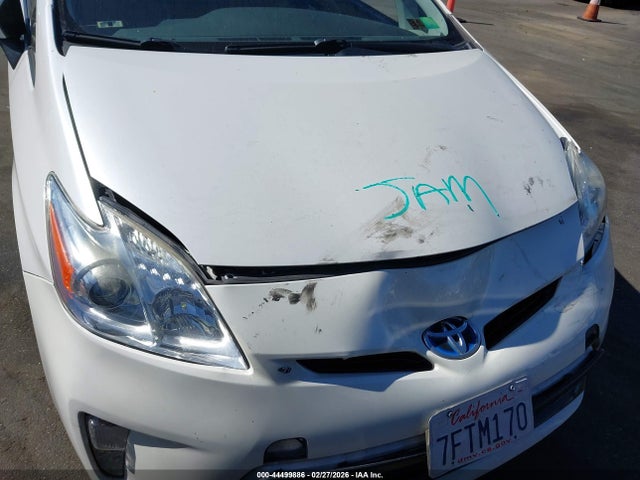 JTDKN3DU8E0388465 Toyota Prius Two
