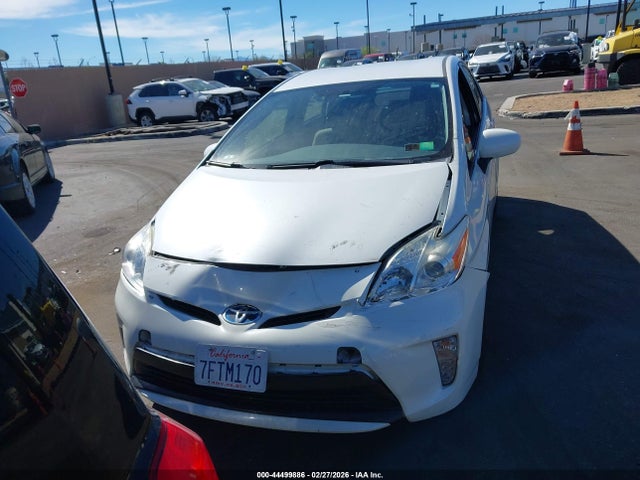 JTDKN3DU8E0388465 Toyota Prius Two