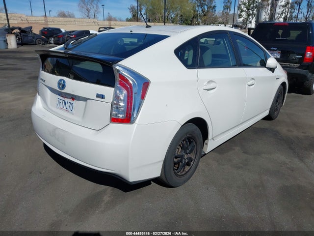JTDKN3DU8E0388465 Toyota Prius Two