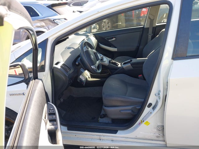 JTDKN3DU8E0388465 Toyota Prius Two