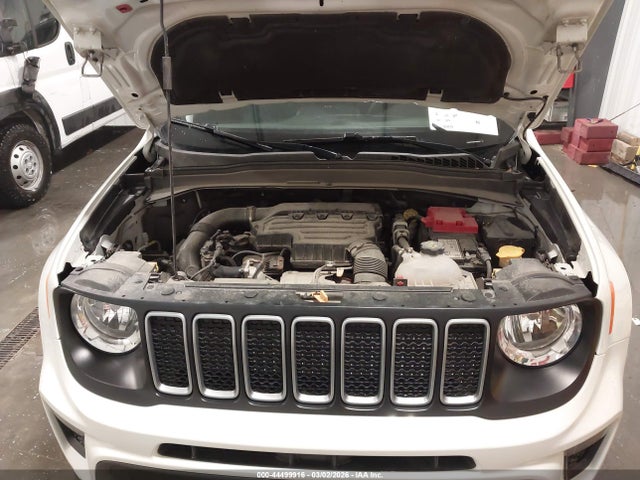 44499916 :رقم المزاد ، ZACNJDB16NPN69434 vin ، 2022 Jeep Renegade Latitude 4x4 مزاد بيع