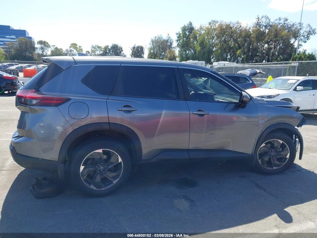 JN8BT3BA5RW352092 Nissan Rogue Sv Fwd