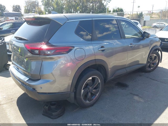 JN8BT3BA5RW352092 Nissan Rogue Sv Fwd