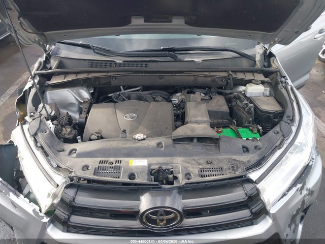 5TDKZRFH7KS333974 Toyota Highlander Se